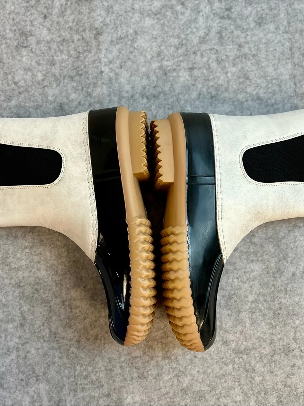 New Kathemoi Womens Black and Ivory Waterproof Slip On Duck Boots / Size 8
